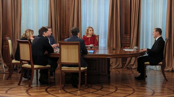 Заместитель председателя Совета безопасности РФ Дмитрий Медведев во время интервью российским СМИ