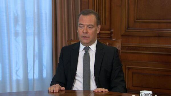 Медведев: Белорусская экономика полностью заточена на российскую экономику.