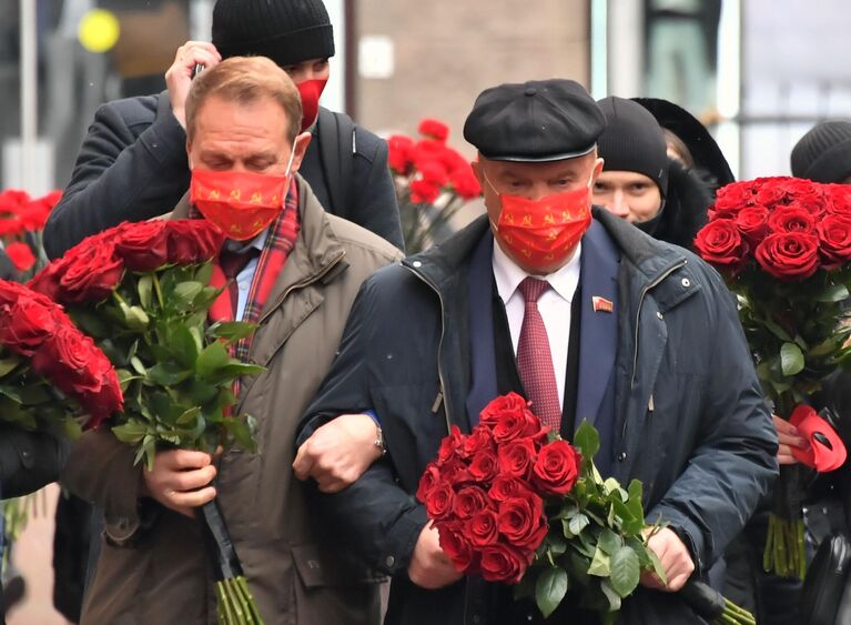 Руководитель фракции КПРФ Геннадий Зюганов на церемонии прощания с народным артистом СССР Василием Лановым в театре имени Евгения Вахтангова в Москве