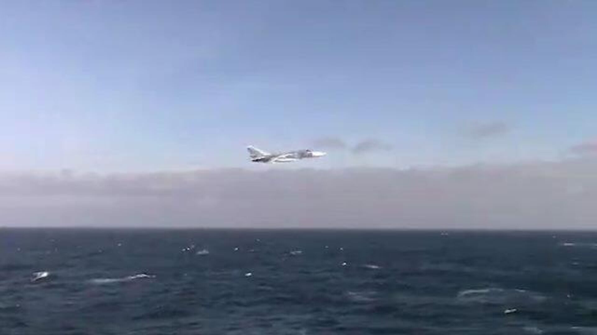 Нападение черное море. Самолет над морем. Истребитель над морем. Самолеты НАТО над черным морем.