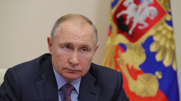 LIVE: Владимир Путин проводит совещание по ситуации в банковской сфере 