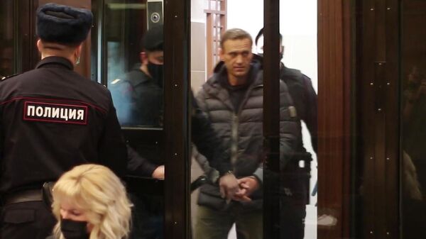 Алексей Навальный перед началом заседания Московского городского суда. Кадр видео