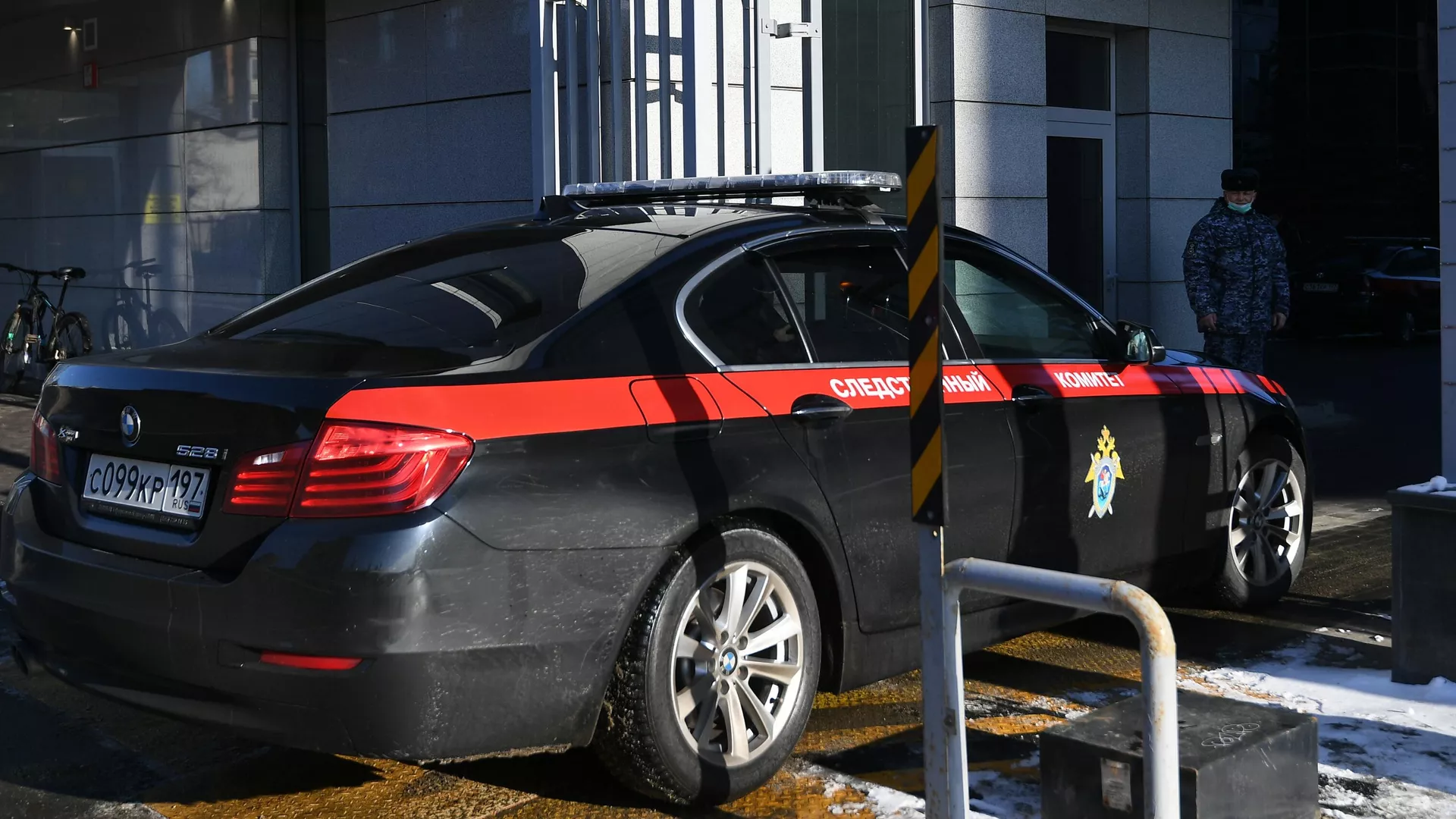 Служебный автомобиль возле здания Следственного комитета РФ в Москве  - РИА Новости, 1920, 04.06.2021
