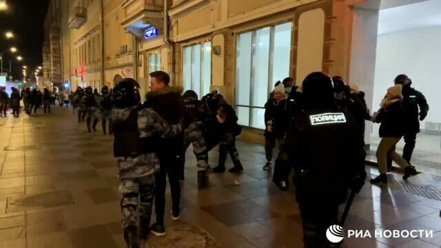 Первые задержания на Страстном бульваре во время несогласованной акции - РИА Новости, 1920, 03.02.2021