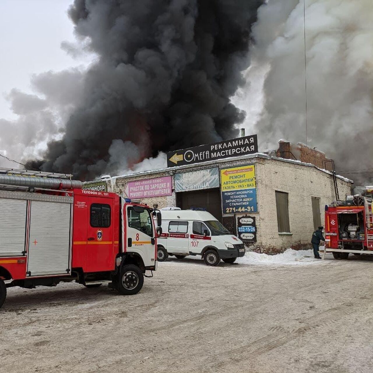 Пожар на складе автозапчастей в Красноярске локализовали - РИА Новости,  03.02.2021