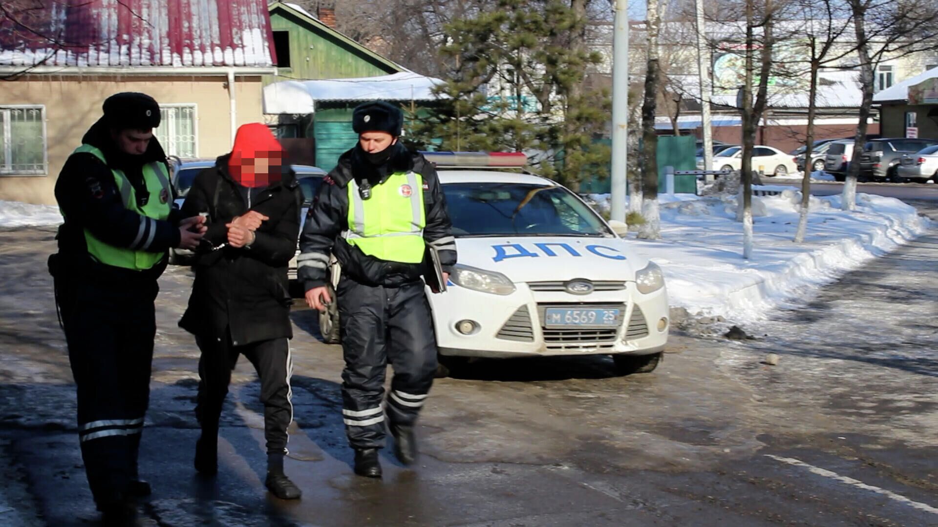 Пьяный водитель в городе Артем угнал пассажирский автобус Hyundai County с территории организации и устроил погоню на трассе Хабаровск-Владивосток - РИА Новости, 1920, 03.02.2021