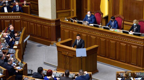 Президент Украины Владимир Зеленский выступает в Верховной Раде