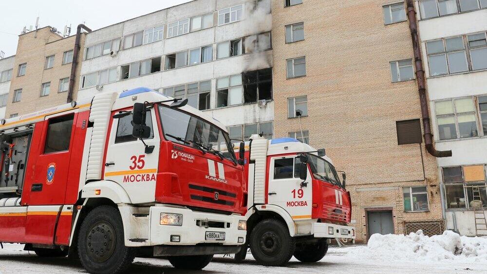 Ликвидация последствий пожара в административном здании на Ленинградском проспекте в Москве - РИА Новости, 1920, 03.02.2021