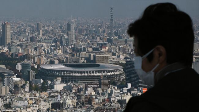 A general view shows the National Stadium (C), the main venue for the 2020 Olympic and Paralympic Games postponed until July 2021 due to the COVID-19 coronavirus pandemic, in Tokyo on November 15, 2020. (Photo by Kazuhiro NOGI / AFP)