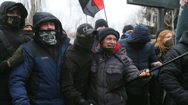 Участники акции националистов в Киеве с требованием закрытия телеканала Наш