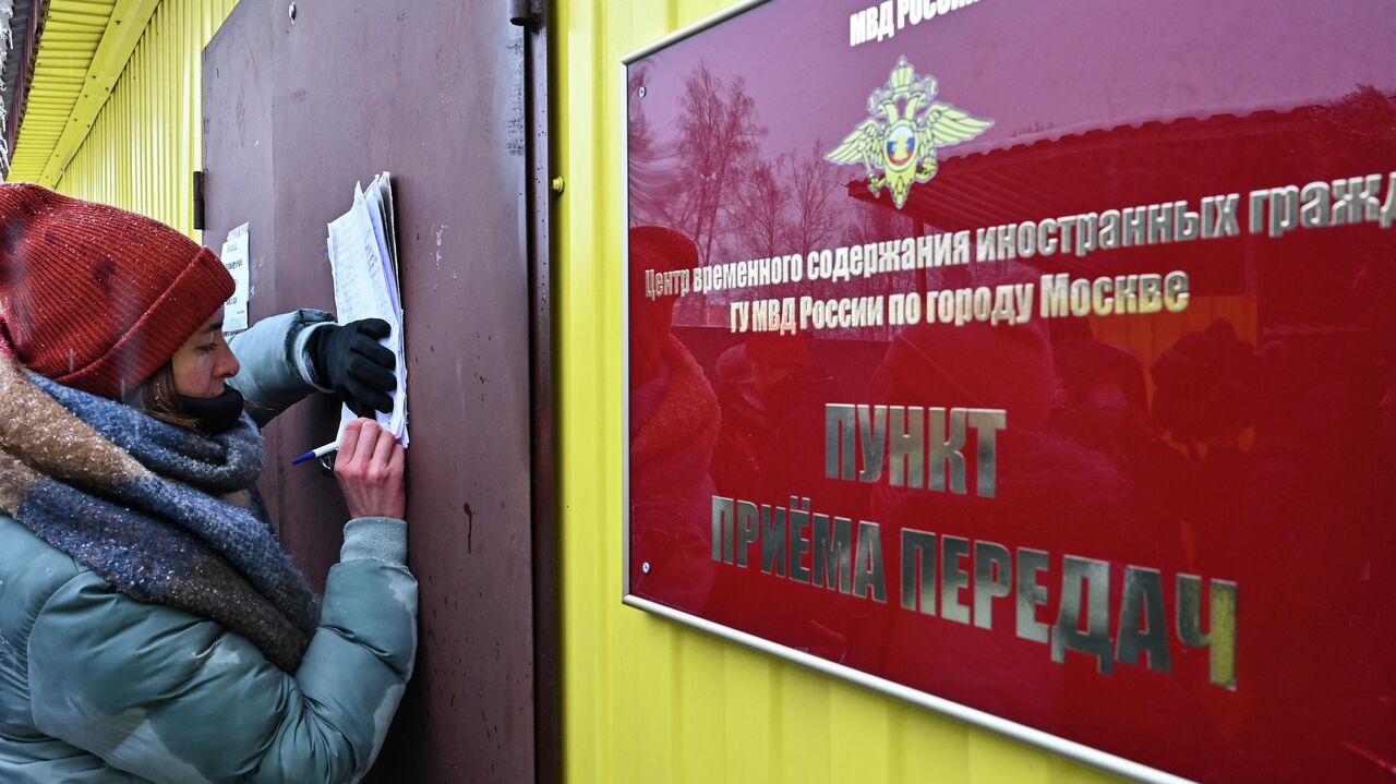 Члены ОНК пообщались с задержанными в спецприемнике в Сахарово - РИА  Новости, 05.02.2021