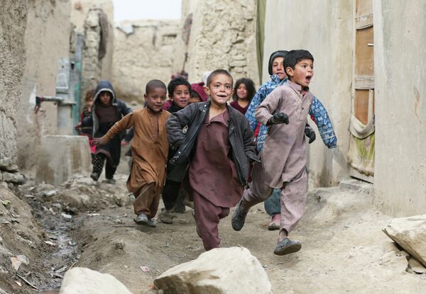 Дети играют в Кабуле, Афганистан 