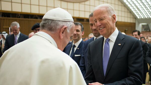 Джо Байден и Папа Римский Франциск в Ватикане 