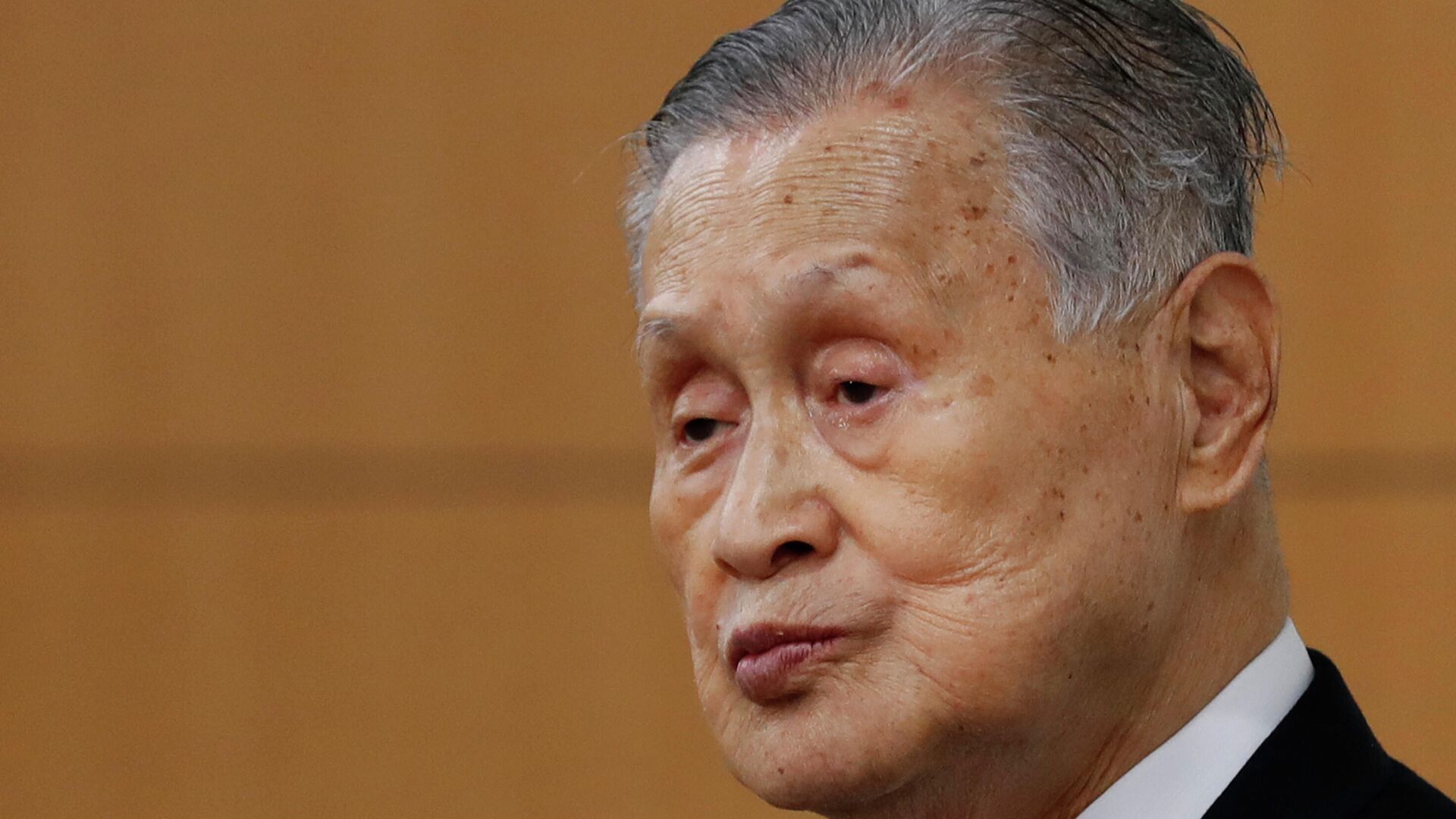 Tokyo 2020 president Yoshiro Mori listens a question from a journalist during a news conference in Tokyo on February 4, 2021. (Photo by KIM KYUNG-HOON / POOL / AFP) - РИА Новости, 1920, 05.02.2021