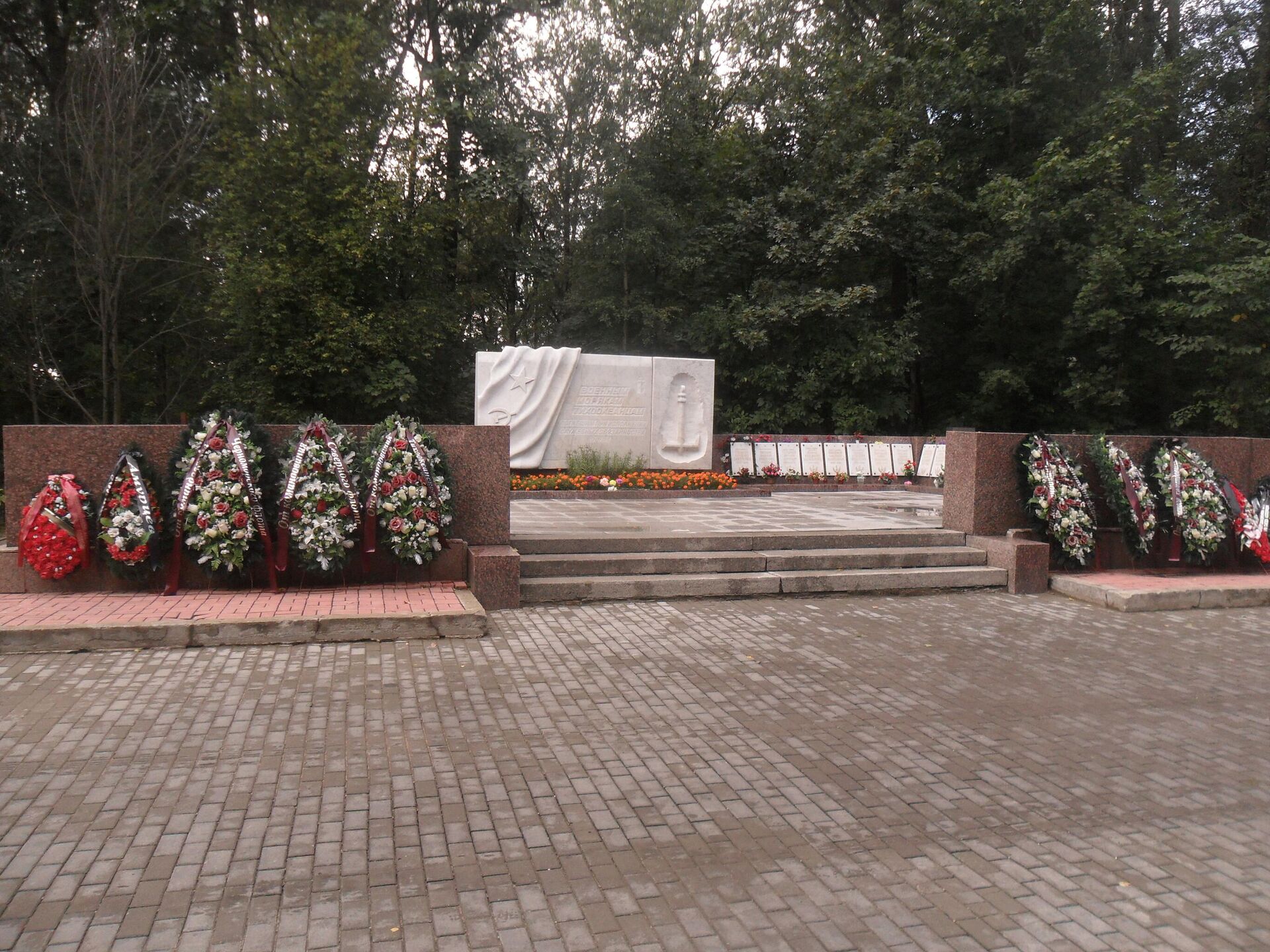 Братская могила погибших в авиакатастрофе 7 февраля 1981 года - РИА Новости, 1920, 05.02.2021