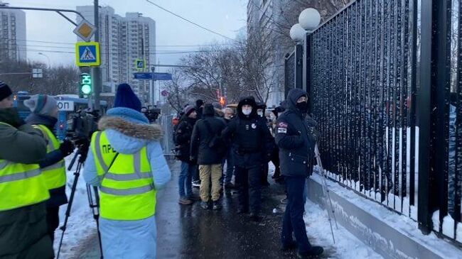 Обстановка у здания Бабушкинского суда,  где слушается дело Навального о клевете