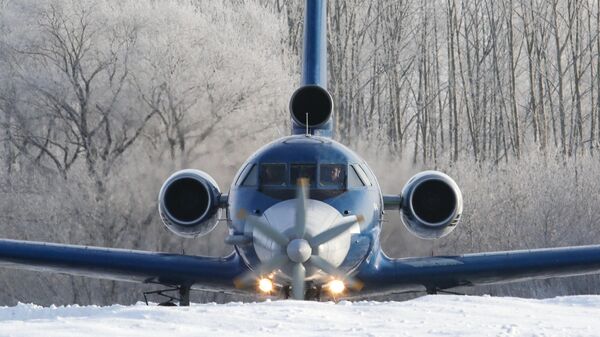 Самолет Як-40 с первым в мире сверхпроводящим электрическим двигателем 