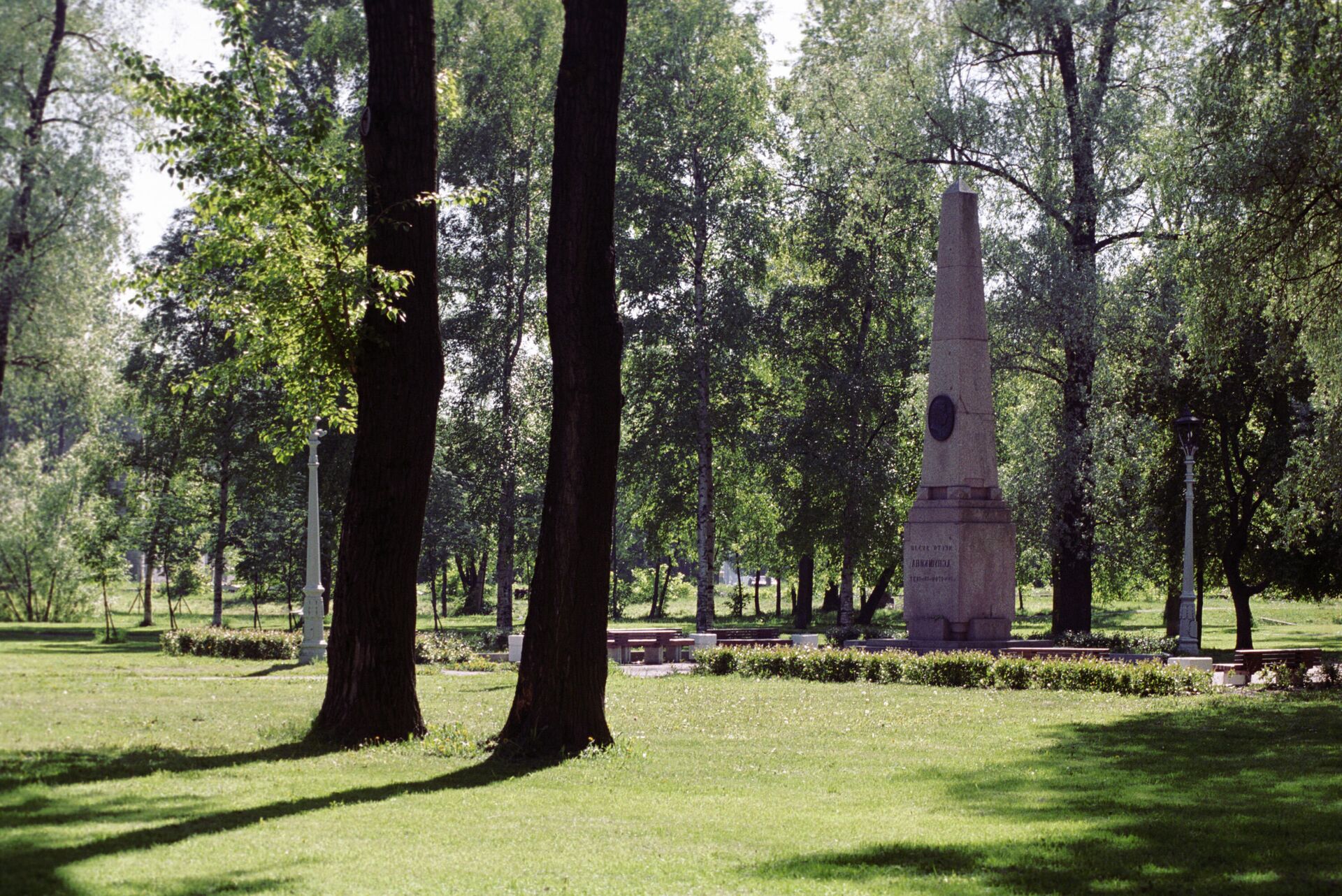 Гранитный обелиск, установленный в 1937 году на месте дуэли А. С. Пушкина с Дантесом - РИА Новости, 1920, 05.02.2021