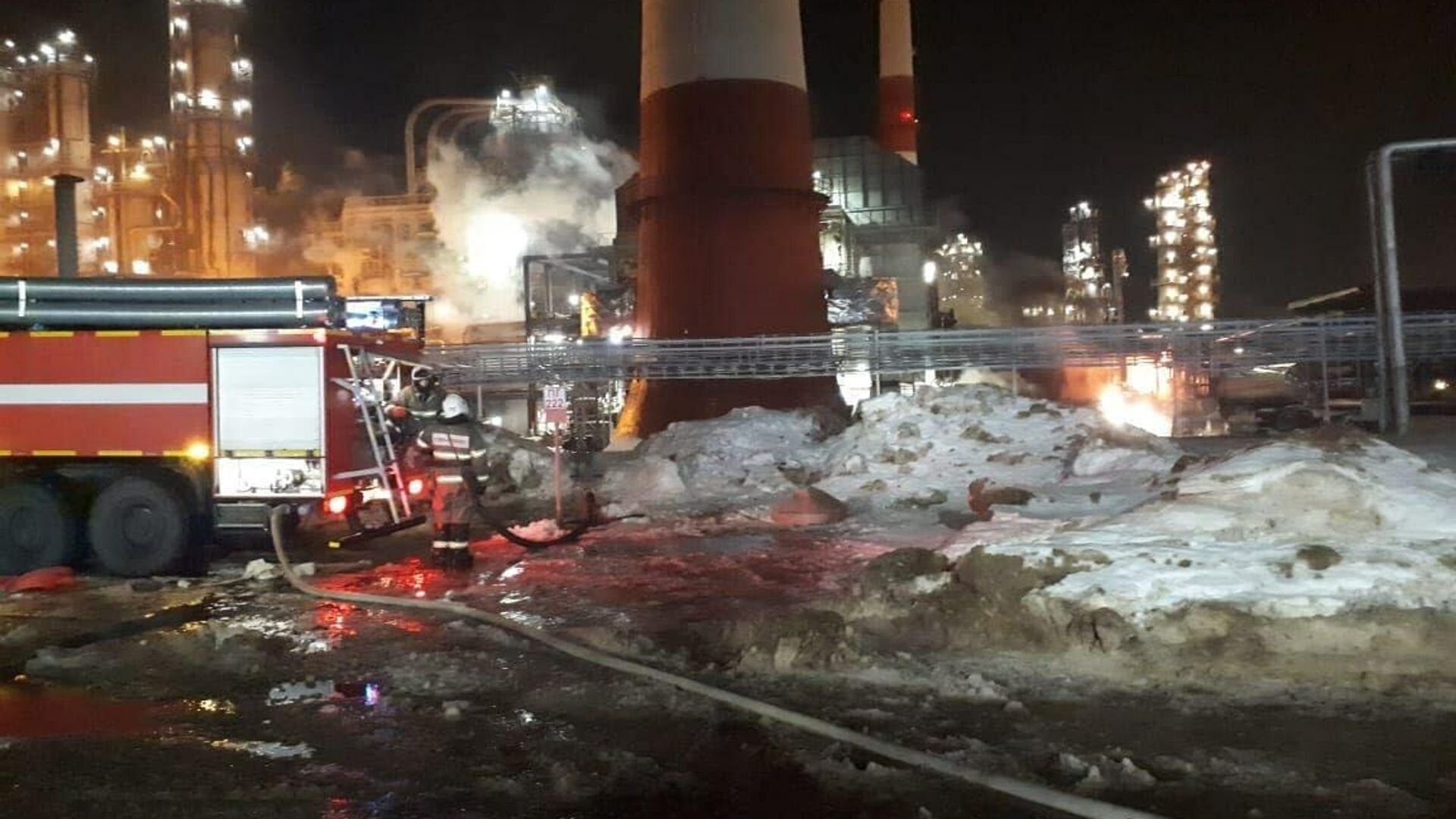 Пожар на уфимском нефтеперерабатывающем заводе - РИА Новости, 1920, 12.11.2021