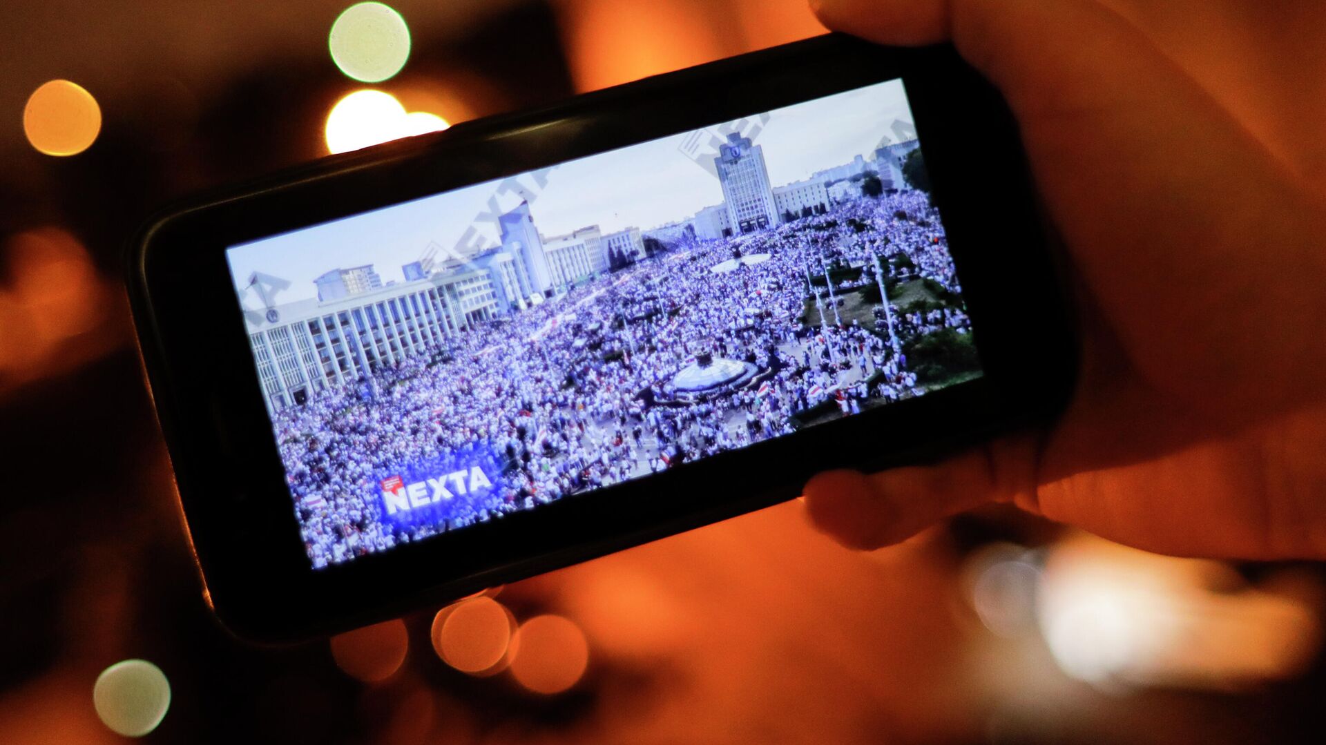 Трансляция Telegram-канала Nexta-Live на экране смартфона - РИА Новости, 1920, 08.04.2022