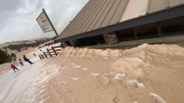 Песочный дождь прошел над горнолыжным курортом в Пиренеях - РИА Новости, 1920, 07.02.2021