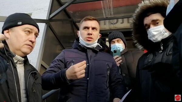 В Саратове депутат облдумы от КПРФ Николай Бондаренко вышел из полиции