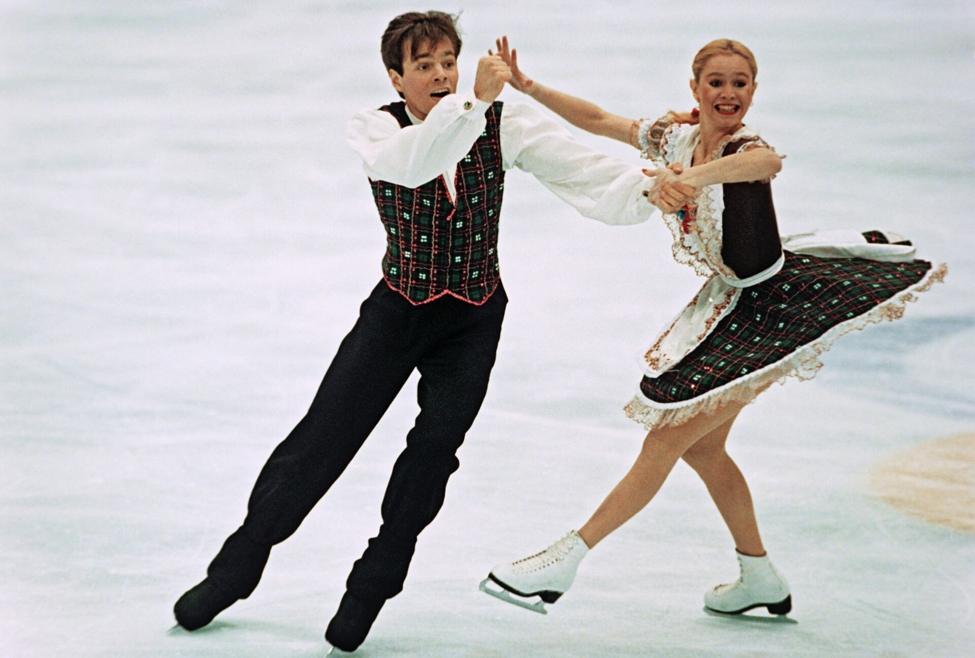 Оксана Грищук и Евгений Платов во время выступления на зимних Олимпийских играх 1994 года - РИА Новости, 1920, 31.03.2023