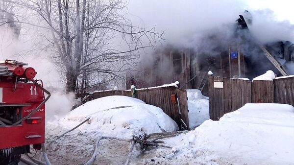Пожар в жилом доме на улице Старовского в Сыктывкаре 