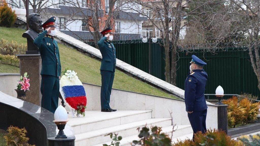 В Анкаре почтили память посла России в Турции Андрея Карлова - РИА Новости, 1920, 10.02.2021