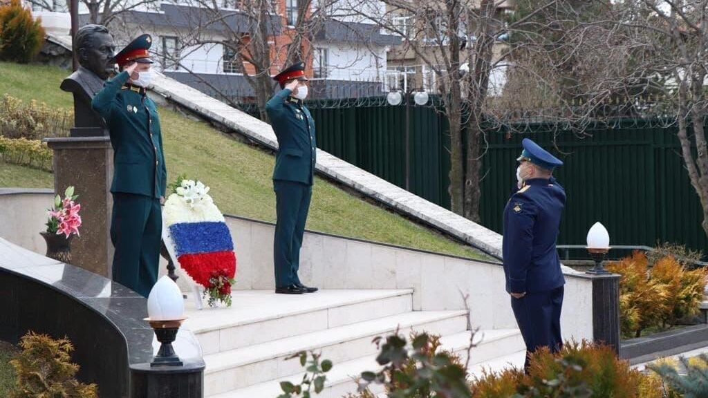 В Анкаре почтили память посла России в Турции Андрея Карлова - РИА Новости, 1920, 10.02.2021