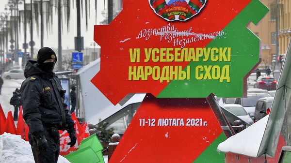 Символика VI Всебелорусского народного собрания на проспекте Независимости в Минске