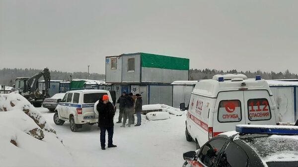 Сотрудники экстренных служб на месте гибели пяти человек в Солнечногорске
