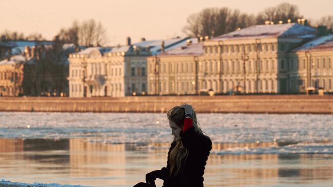 Университетская набережная в Санкт-Петербурге