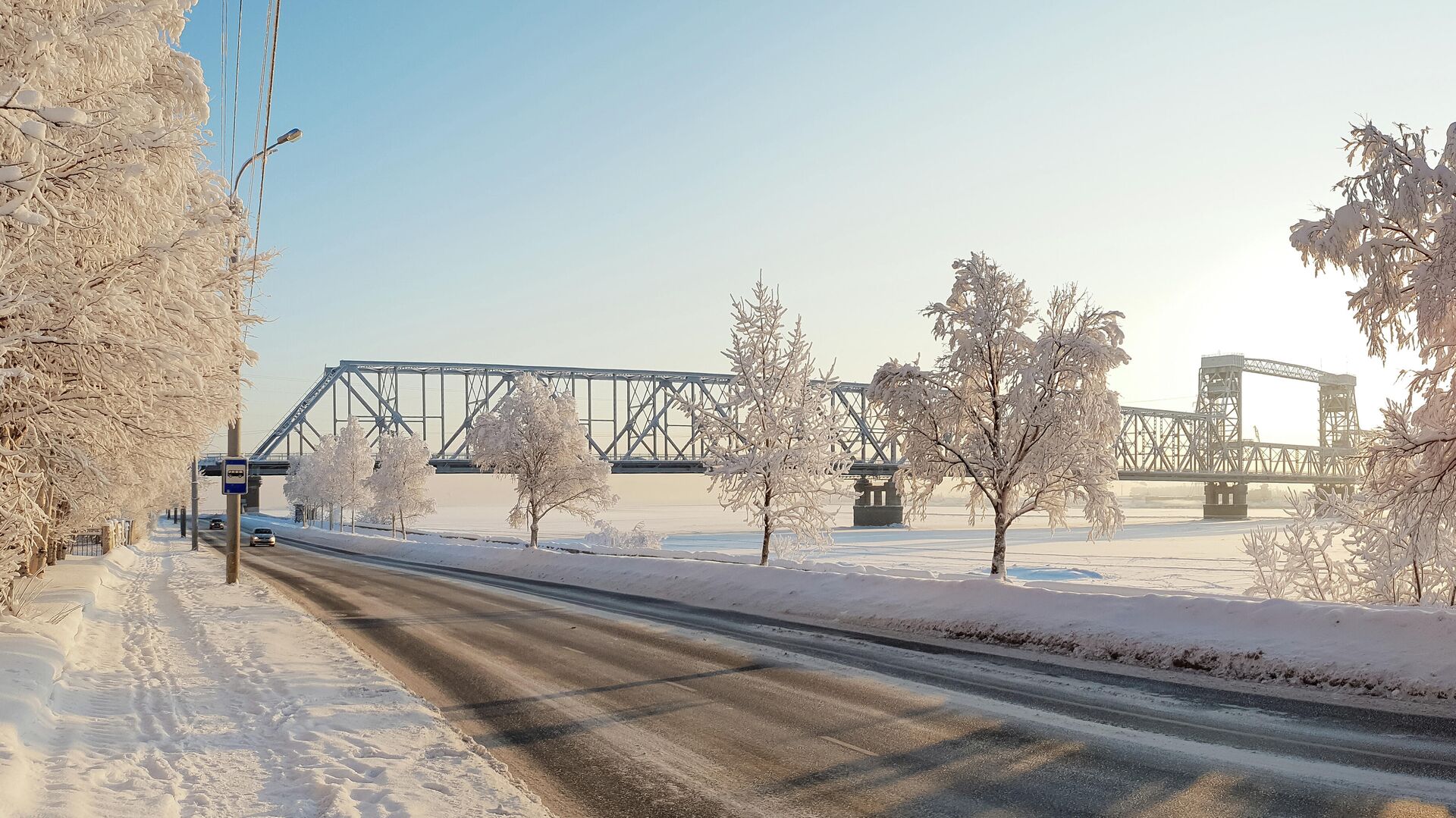 Автомобильная дорога и железнодорожный мост в Архангельске - РИА Новости, 1920, 13.12.2021