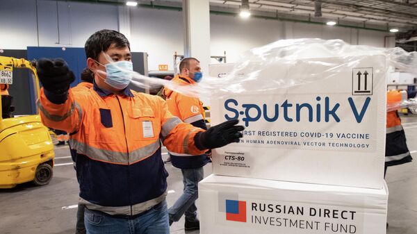 Груз с российской вакциной Sputnik V от коронавирусной инфекции covid-19, доставленный на склад в грузовой терминал Москва Карго в аэропорту Шереметьево