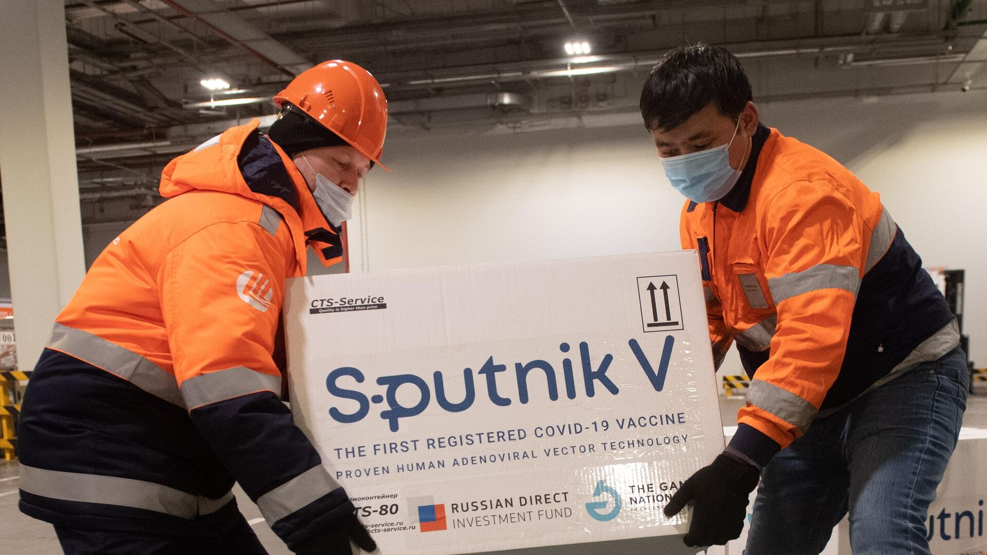 Доставка вакцины Sputnik V на склад в грузовой терминал Москва Карго - РИА Новости, 1920, 28.02.2021