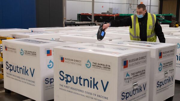 Груз с российской вакциной Sputnik V от коронавирусной инфекции covid-19, доставленный на склад в грузовой терминал Москва Карго в аэропорту Шереметьево