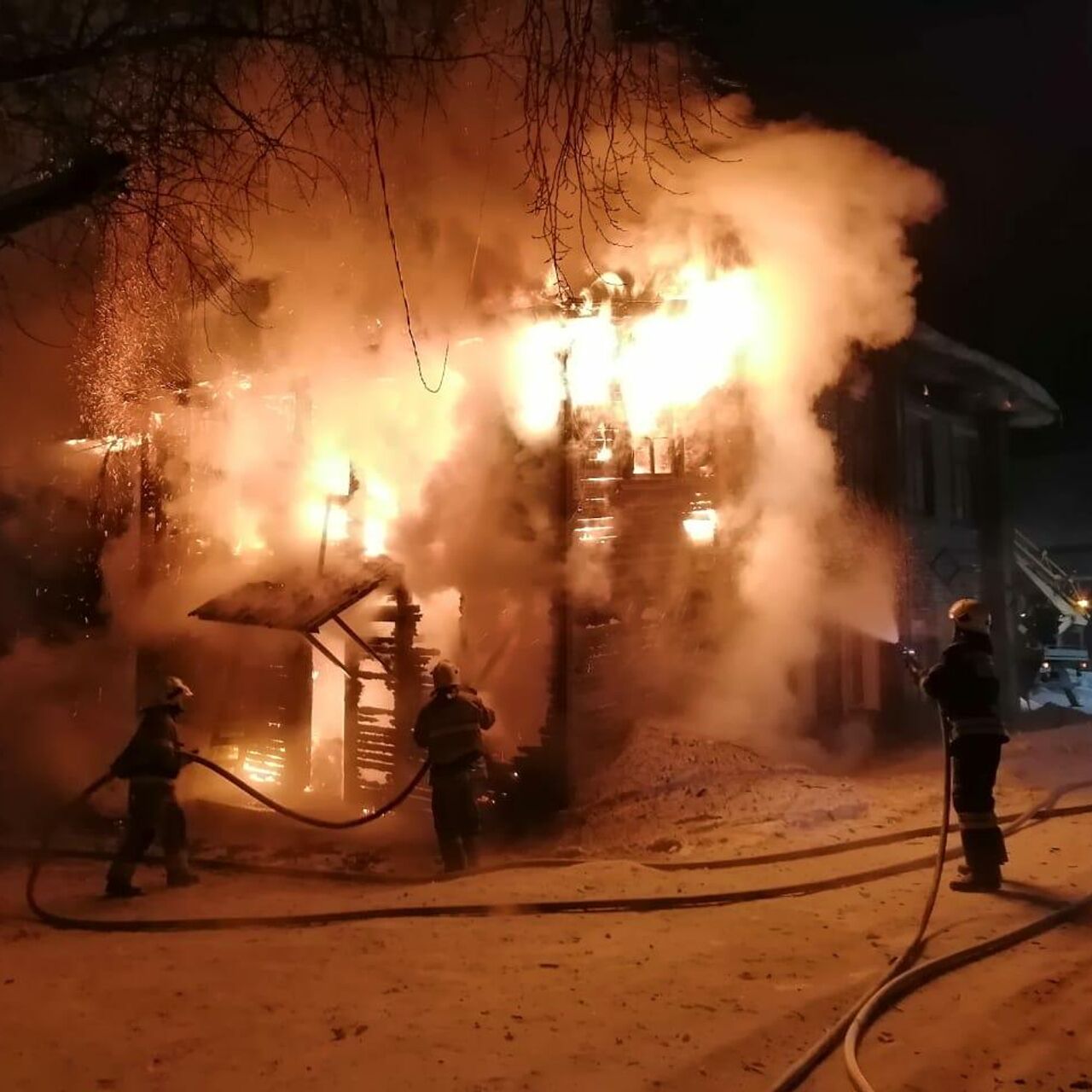 В Каргополе мужчина спас семерых детей из горящего дома - РИА Новости,  12.02.2021