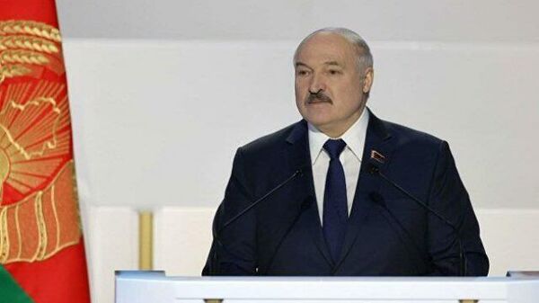 Умные люди давно ищут телефоны кнопочные: Лукашенко убеждает отказаться от смартфонов