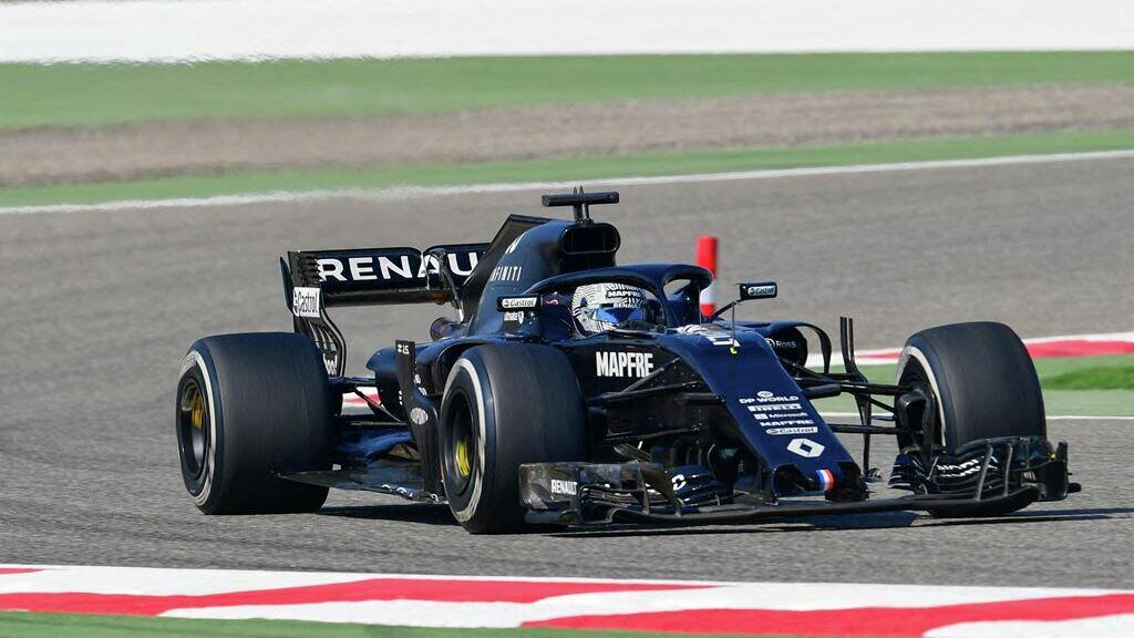 (FILES) In this file photo handout picture released by the Bahrain International Circuit shows Renault's Spanish driver Fernando Alonso taking part in a testing run on the Grand Prix track. - Formula One's Alpine team announced on February 11, 2021, that two-time world champion Fernando Alonso had been involved in a road accident in Switzerland. The 39-year-old Alonso, who last won the title in 2006, is set to make his return to F1 with Alpine at the season-opening Bahrain Grand Prix on March 28, after last racing in the sport three years ago. (Photo by - / Bahrain International Circuit (BIC) / AFP) / RESTRICTED TO EDITORIAL USE - MANDATORY CREDIT AFP PHOTO / BAHRAIN INTERNATIONAL CIRCUIT - NO MARKETING NO ADVERTISING CAMPAIGNS - DISTRIBUTED AS A SERVICE TO CLIENTS - РИА Новости, 1920, 12.02.2021