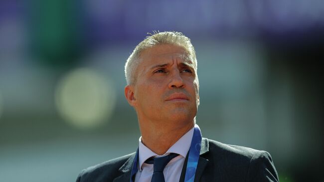 Argentina's Defensa y Justicia coach Hernan Crespo gestures during the Copa Sudamericana final football match bewteen Argentina's Defensa y Justicia and Argentina's Lanus at Mario Alberto Kempes Stadium in Cordoba, Argentina on January 23, 2021. (Photo by Nicolas AGUILERA / POOL / AFP)