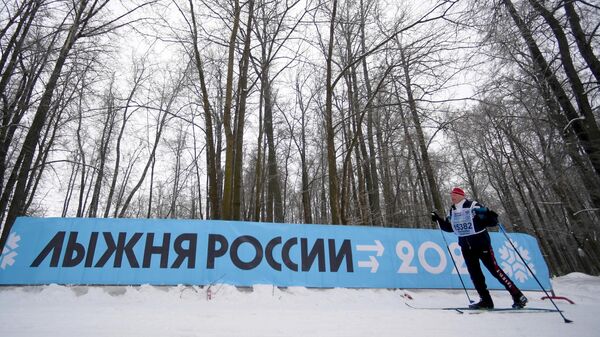 Участник на дистанции Всероссийской массовой гонки Лыжня России - 2021 в Советском районе Казани