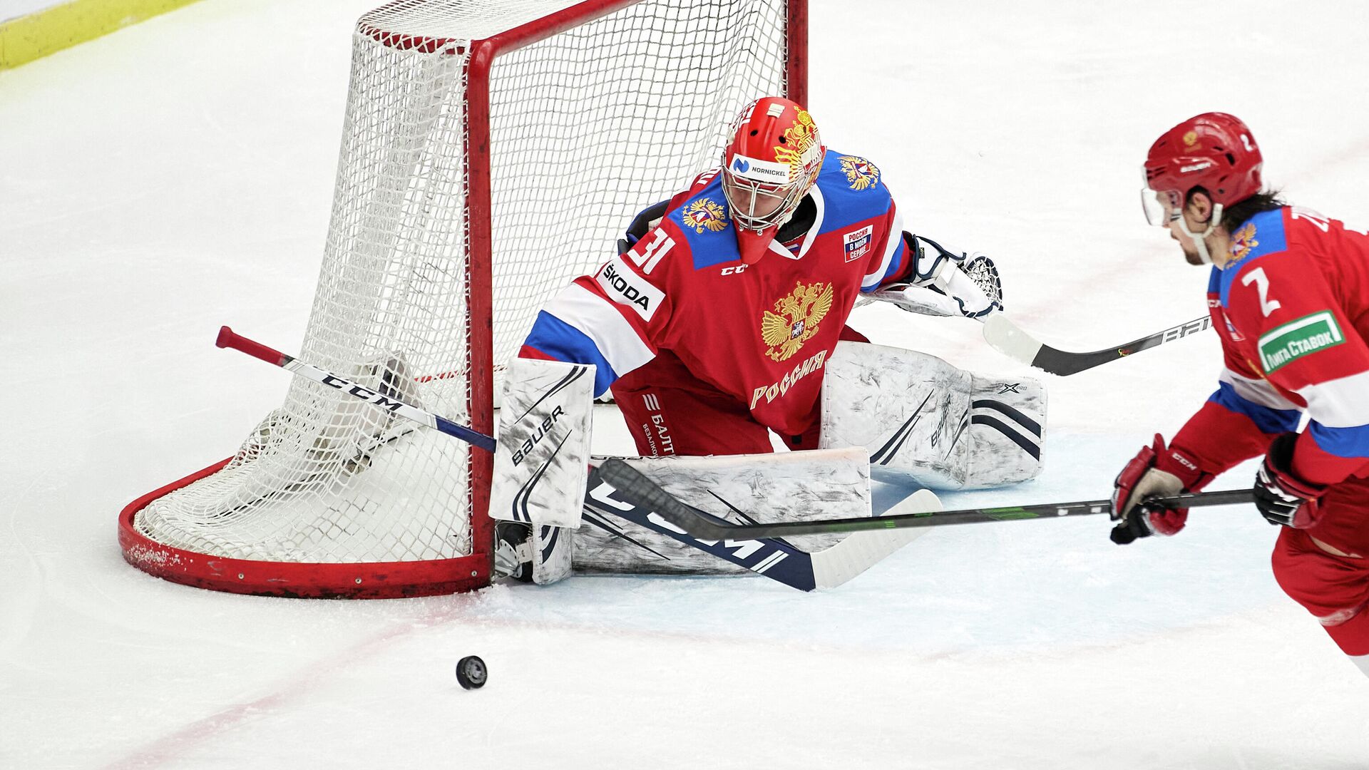 Russia's goalkeeper Alexander Samonov eyes the puck during the Beijer Hockey Games (Euro Hockey Tour) icehockey match between Russia and Finland in Malmo, Sweden, on February 11, 2021. (Photo by Anders Bjuro / TT News Agency / AFP) / Sweden OUT - РИА Новости, 1920, 13.02.2021