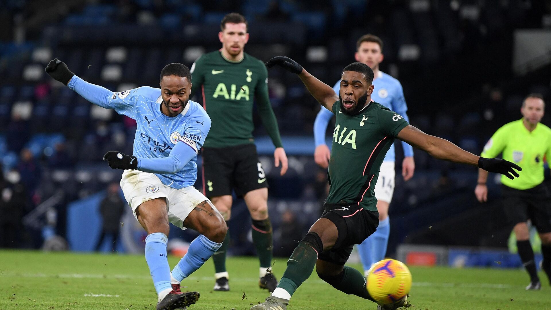 Manchester City's English midfielder Raheem Sterling (L) shoots past Tottenham Hotspur's English midfielder Japhet Tanganga but has his shot saved during the English Premier League football match between Manchester City and Tottenham Hotspur at the Etihad Stadium in Manchester, north west England, on February 13, 2021. (Photo by Shaun Botterill / POOL / AFP) / RESTRICTED TO EDITORIAL USE. No use with unauthorized audio, video, data, fixture lists, club/league logos or 'live' services. Online in-match use limited to 120 images. An additional 40 images may be used in extra time. No video emulation. Social media in-match use limited to 120 images. An additional 40 images may be used in extra time. No use in betting publications, games or single club/league/player publications. /  - РИА Новости, 1920, 13.02.2021