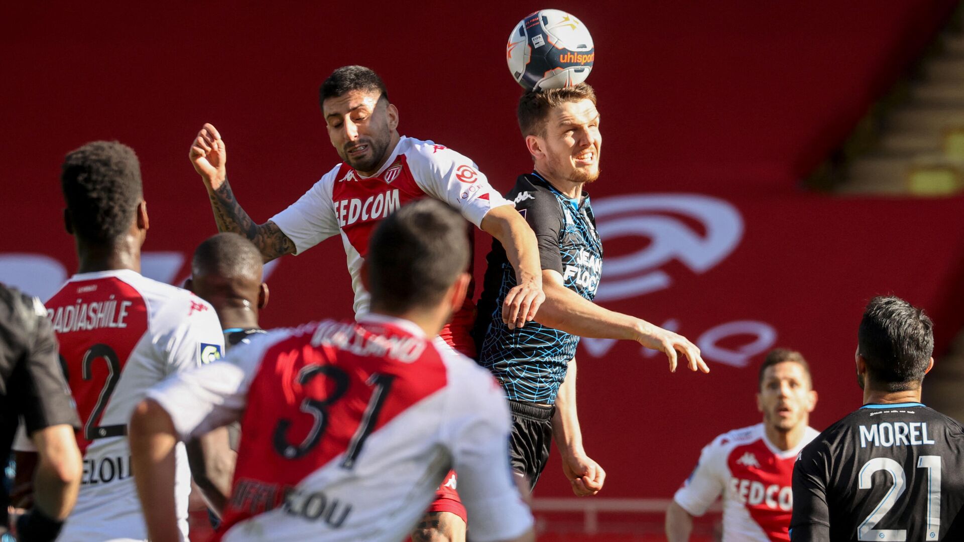 Monaco's Chilean defender Guillermo Maripan (Top-L) fights for the ball with Lorient's French defender Julien Laporte (Top-R) during the French L1 football match between AS Monaco and FC Lorient at The Louis II Stadium in Monaco on February 14, 2021. (Photo by Valery HACHE / AFP) - РИА Новости, 1920, 14.02.2021