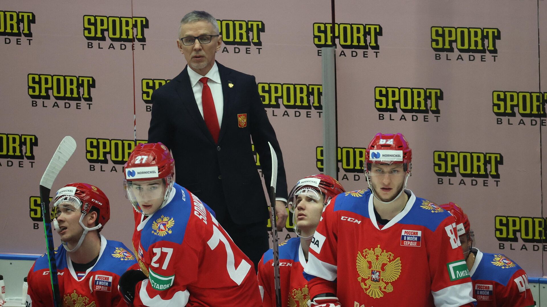 Russia's head coach Igor Lariono (back) reacts during Euro Hockey Tour between Russia and Czech Republic on February 14, 2021 at Malmoe Arena in Sweden. (Photo by Andreas HILLERGREN / TT News Agency / AFP) / Sweden OUT - РИА Новости, 1920, 14.02.2021