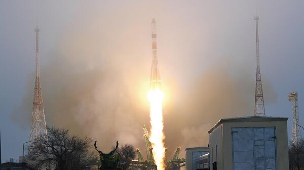 Запуск ракеты-носителя Союз-2 с грузовым кораблем Прогресс МС-16 с космодрома Байконур. Кадр из видеотрансяции