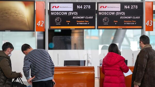 Пассажиры в Международном аэропорте Ереван Звартноц
