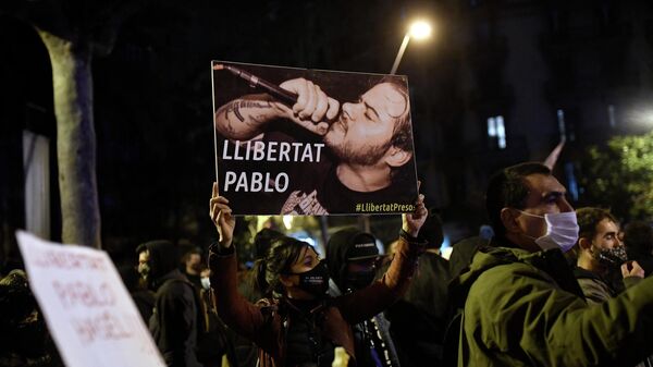 Демонстрации с требованием освободить музыканта Пабло Аселя в Барселона 