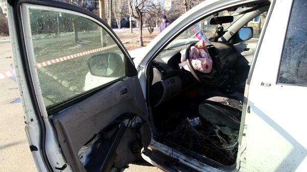 Автомобиль командира одного из батальонов Народной милиции ДНР , поврежденный в результате детонации взрывного устройства, в Горловке